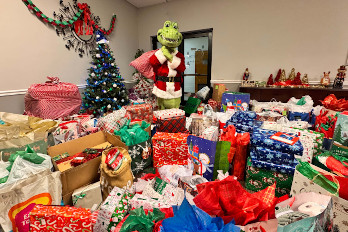 HGTC’s beloved mascot, Chomp, delivering gifts to Meals on Wheels as part of the Adopt a Senior program, ensuring a happy holiday for 38 local seniors.